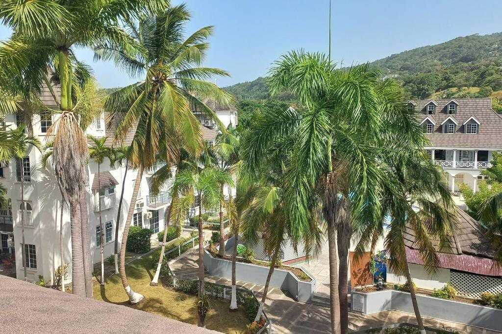 Modern Penthouse @ Sandcastles Ocho Rios Exterior photo